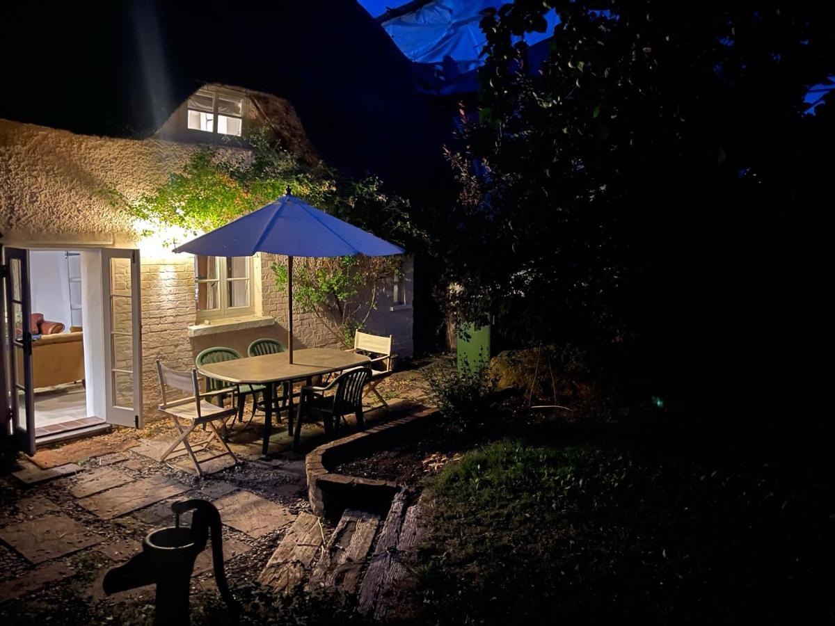 Beautiful Character Thatched Pet Friendly House Villa Enford Eksteriør bilde